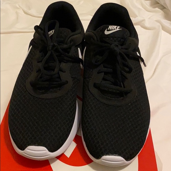 nike tanjun size 15